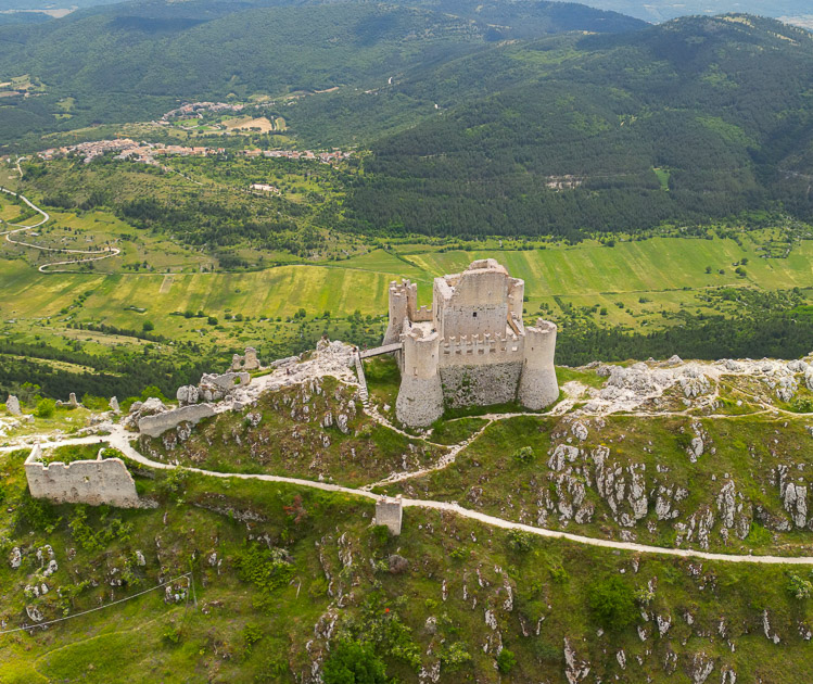 Umbria & Abruzzo by van — 5 days from Asti